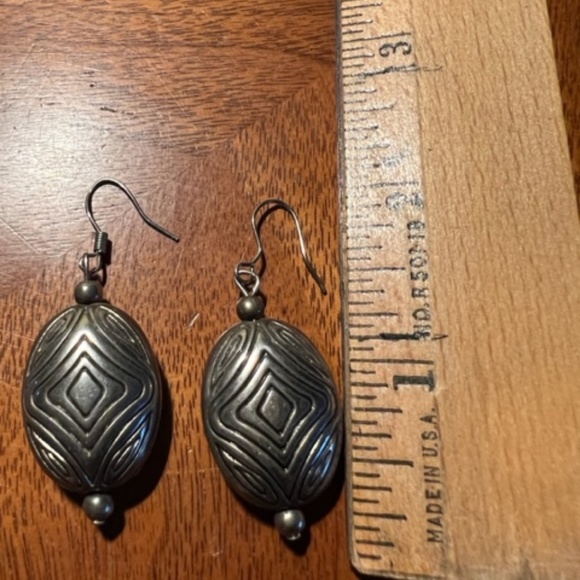 Silver tone earrings from Africa - Picture 3 of 3